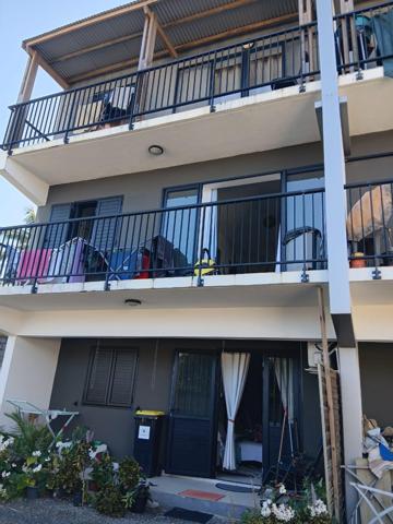 Immeuble de 2 Etages de 6 Appartements/521m2, Vincendo ST JOSEPH