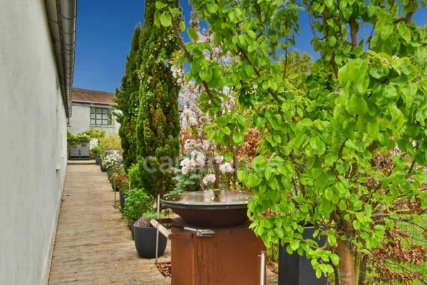 Maison individuelle de type loft dans un secteur prisé