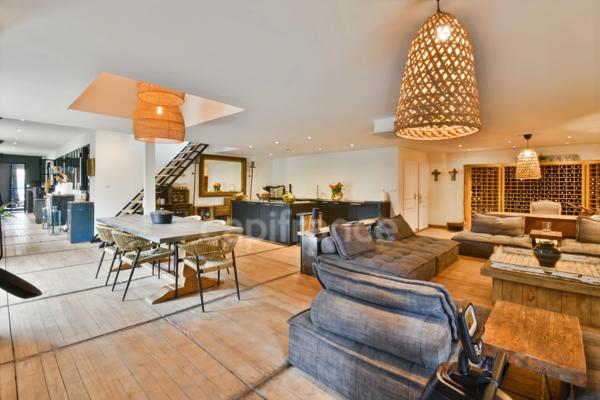 Maison individuelle de type loft dans un secteur prisé