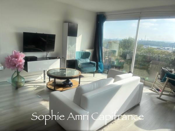 **Sortie du Havre**Appartement 58 m² avec 2 chambres, dernier étage avec balcon, garage et vue panoramique plein sud.