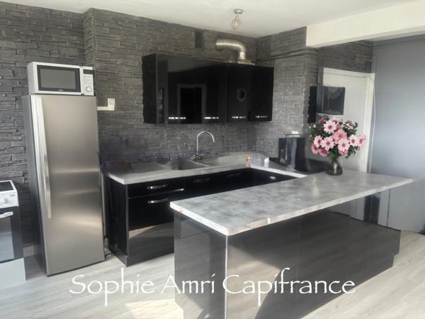 **Sortie du Havre**Appartement 58 m² avec 2 chambres, dernier étage avec balcon, garage et vue panoramique plein sud.