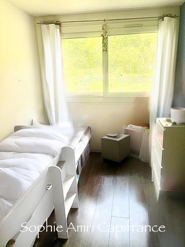 **Sortie du Havre**Appartement 58 m² avec 2 chambres, dernier étage avec balcon, garage et vue panoramique plein sud.