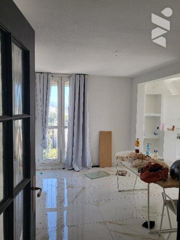 Résidence la Grognarde
Type 5 bel appartement 
Dans la tour au huitième étage 
4 chambres