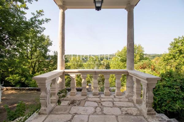 La Noble Chartreuse avec piscine et pigeonnier