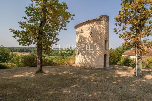 La Noble Chartreuse avec piscine et pigeonnier