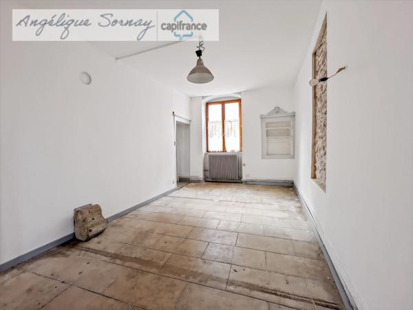 Authentique maison de village avec cave voûtée et combles aménageables