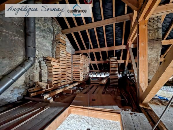 Authentique maison de village avec cave voûtée et combles aménageables