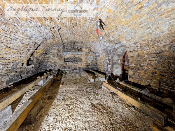 Authentique maison de village avec cave voûtée et combles aménageables