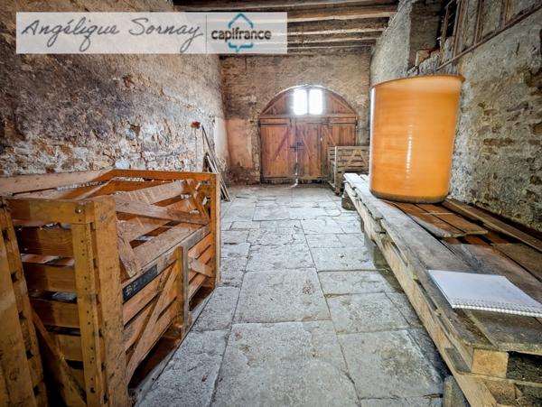 Authentique maison de village avec cave voûtée et combles aménageables