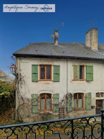 Authentique maison de village avec cave voûtée et combles aménageables