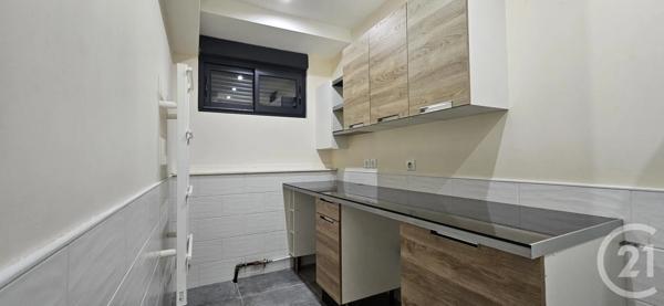 Maison à vendre  5 pièces - 174 m 2   MONTLUCON  - 03