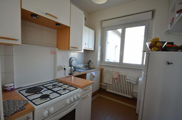 BREST - 13 RUE FAUTRAS - T3 de 61m² en dernier étage , Brest