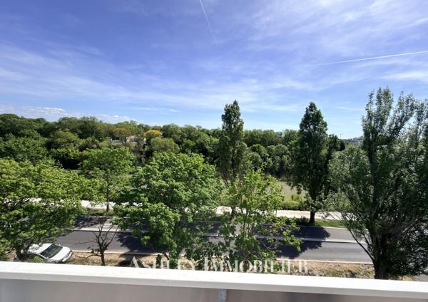 A VENDRE APPARTEMENT TYPE 4 LA ROCHELLE - VUE SUR LE CANAL DE ROMPSAY