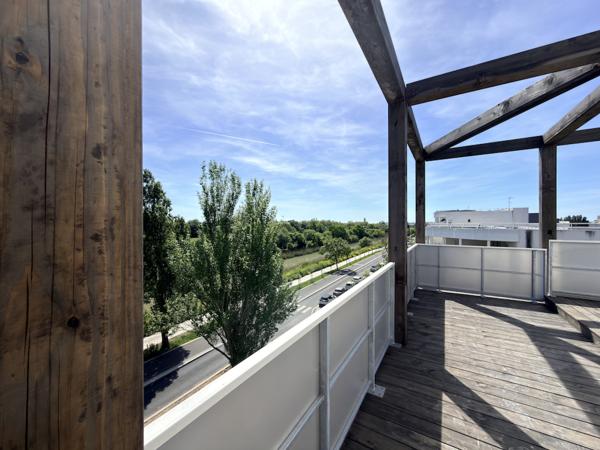 A VENDRE APPARTEMENT TYPE 4 LA ROCHELLE - VUE SUR LE CANAL DE ROMPSAY