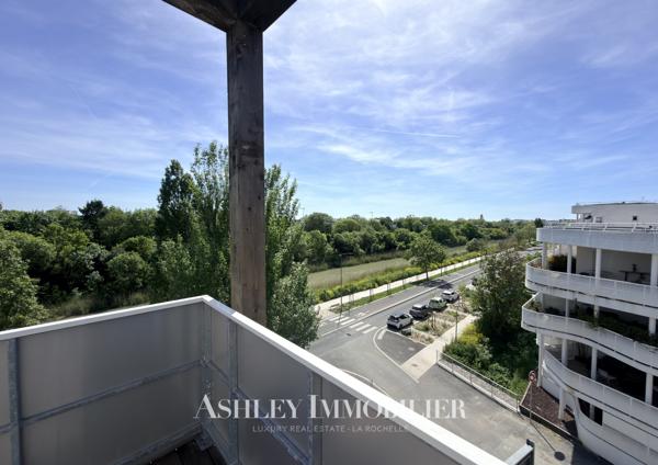 A VENDRE APPARTEMENT TYPE 4 LA ROCHELLE - VUE SUR LE CANAL DE ROMPSAY