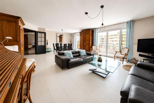 Lyon 3 - T4 familial de 110 m² avec terrasse et piscine