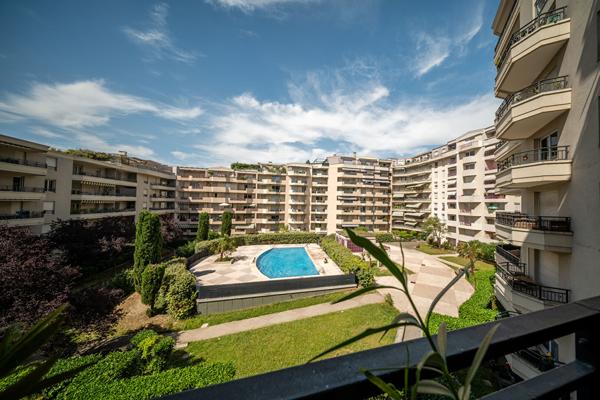 Lyon 3 - T4 familial de 110 m² avec terrasse et piscine