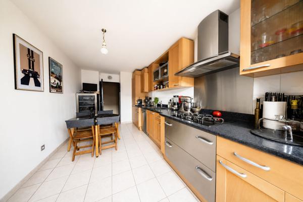 Lyon 3 - T4 familial de 110 m² avec terrasse et piscine