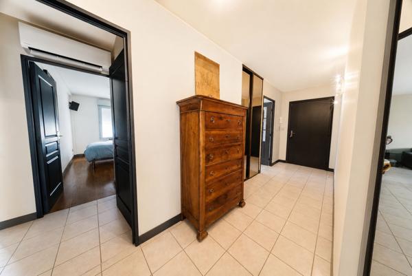 Lyon 3 - T4 familial de 110 m² avec terrasse et piscine