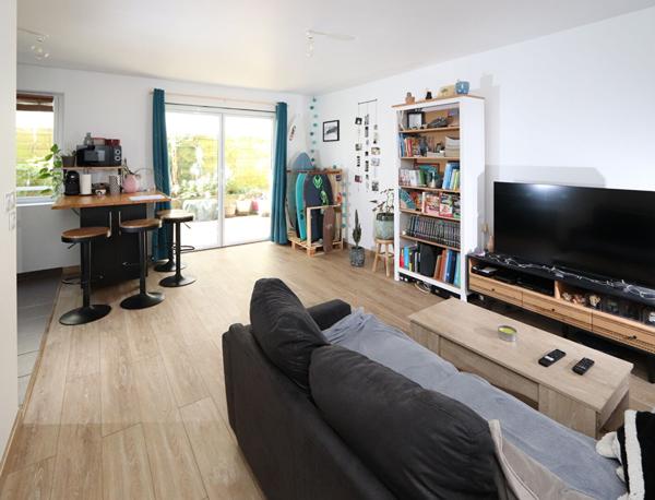 Appartement 2 pièce(s) 47.71 m² en rez-de-jardin, place de parking sécurisée, immeuble de 2012