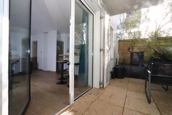 Appartement 2 pièce(s) 47.71 m² en rez-de-jardin, place de parking sécurisée, immeuble de 2012