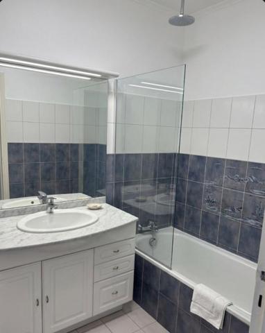 -BASTIA-Appartement T3  60m2 Résidence de 3 niveaux Cave Parking