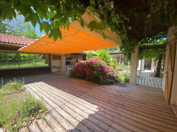 ST SAVIN MAISON + de 200 m² sur 5 000 m² Saint-Savin (33920)