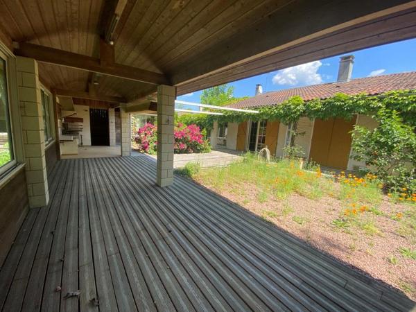 ST SAVIN MAISON + de 200 m² sur 5 000 m² Saint-Savin (33920)