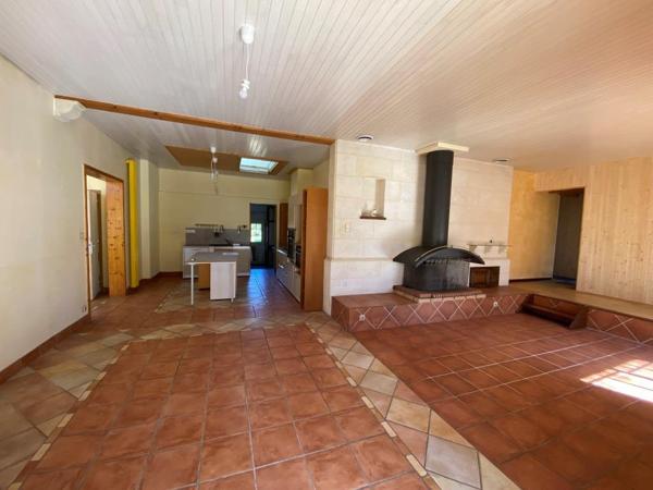 ST SAVIN MAISON + de 200 m² sur 5 000 m² Saint-Savin (33920)