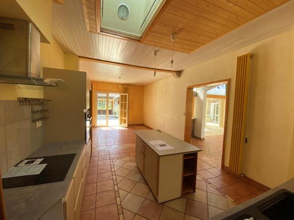 ST SAVIN MAISON + de 200 m² sur 5 000 m² Saint-Savin (33920)