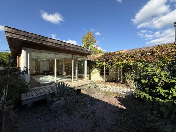 ST SAVIN MAISON + de 200 m² sur 5 000 m² Saint-Savin (33920)