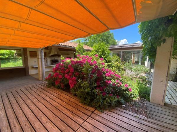 ST SAVIN MAISON + de 200 m² sur 5 000 m² Saint-Savin (33920)