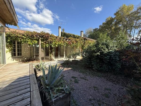 ST SAVIN MAISON + de 200 m² sur 5 000 m² Saint-Savin (33920)