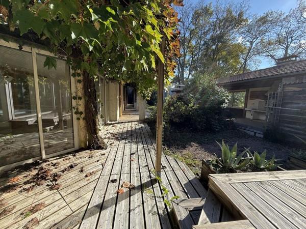 ST SAVIN MAISON + de 200 m² sur 5 000 m² Saint-Savin (33920)