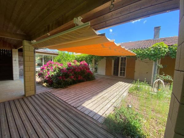 ST SAVIN MAISON + de 200 m² sur 5 000 m² Saint-Savin (33920)