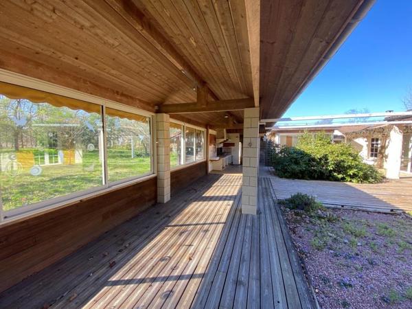 ST SAVIN MAISON + de 200 m² sur 5 000 m² Saint-Savin (33920)