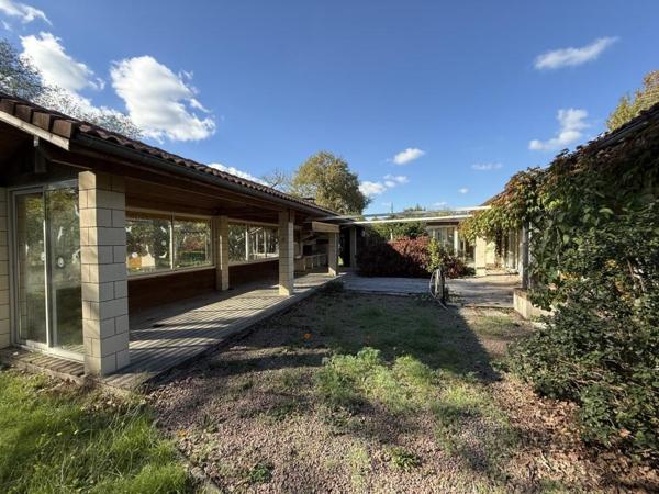ST SAVIN MAISON + de 200 m² sur 5 000 m² Saint-Savin (33920)