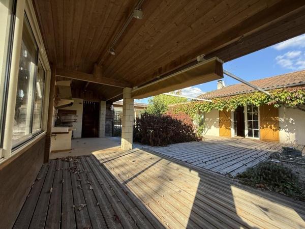 ST SAVIN MAISON + de 200 m² sur 5 000 m² Saint-Savin (33920)