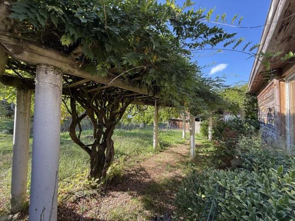 ST SAVIN MAISON + de 200 m² sur 5 000 m² Saint-Savin (33920)