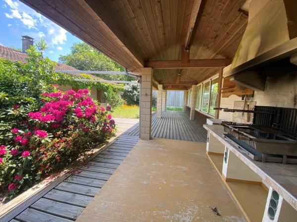 ST SAVIN MAISON + de 200 m² sur 5 000 m² Saint-Savin (33920)