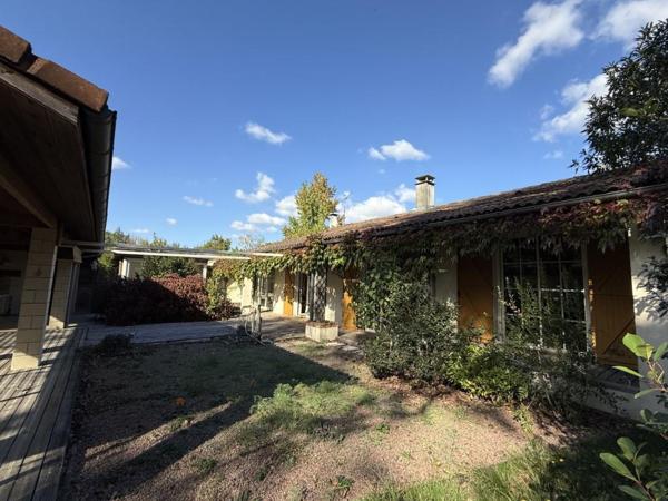 ST SAVIN MAISON + de 200 m² sur 5 000 m² Saint-Savin (33920)