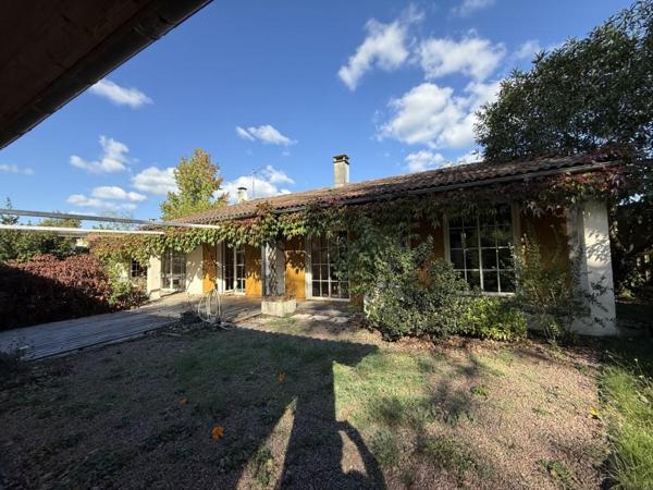 ST SAVIN MAISON + de 200 m² sur 5 000 m² Saint-Savin (33920)