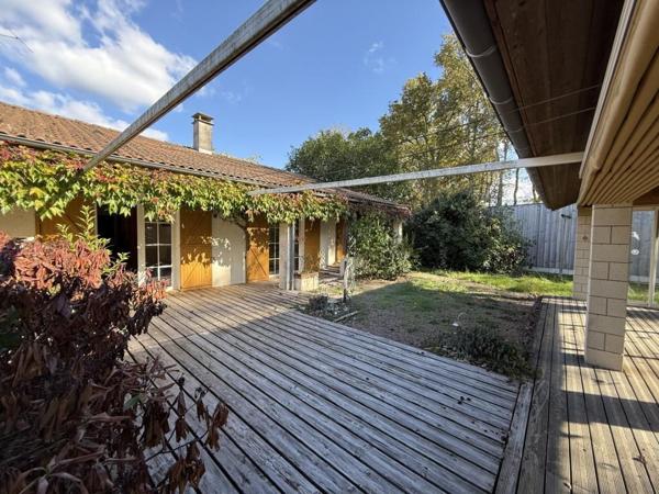 ST SAVIN MAISON + de 200 m² sur 5 000 m² Saint-Savin (33920)