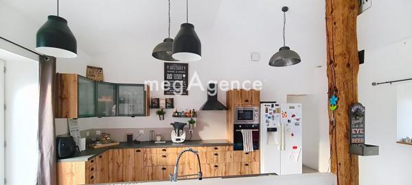 Maison à CHALLANS, 85300 - 6 pièces 209m²