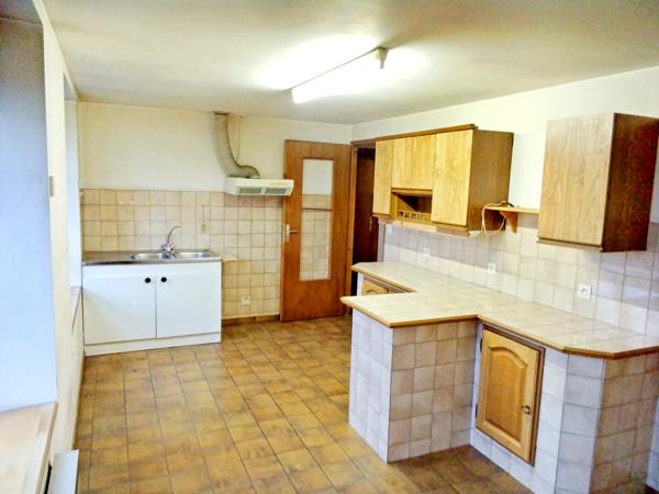 🔥 OPPORTUNITÉ À FORT POTENTIEL – 92 m² + COMBLES + 2 GARAGES 65 000 €