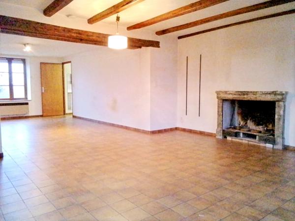 🔥 OPPORTUNITÉ À FORT POTENTIEL – 92 m² + COMBLES + 2 GARAGES 65 000 €