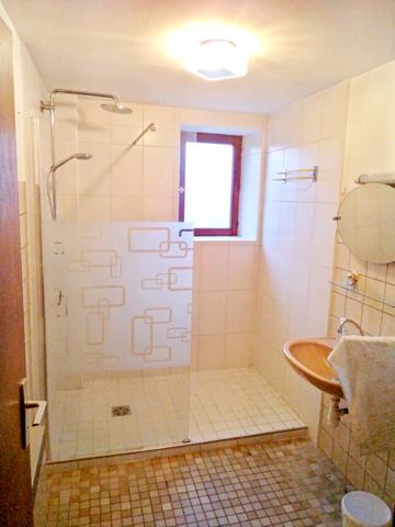 🔥 OPPORTUNITÉ À FORT POTENTIEL – 92 m² + COMBLES + 2 GARAGES 65 000 €