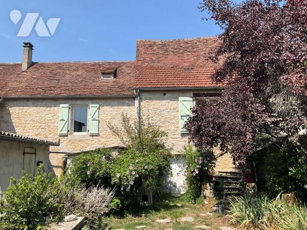 A VENDRE : Charmante maison en pierre sur les hauteurs d'un village, située à environ 15km à l'...