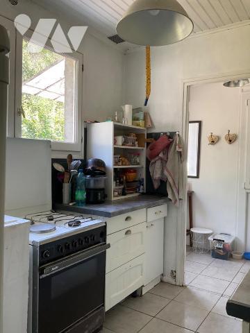 A VENDRE : Charmante maison en pierre sur les hauteurs d'un village, située à environ 15km à l'...