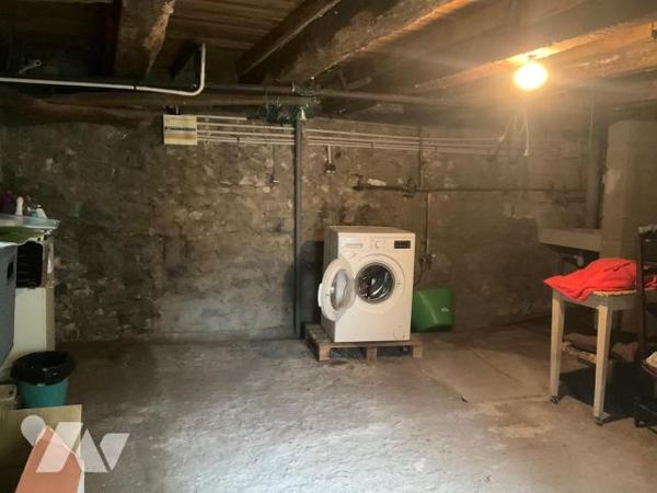 A VENDRE : Charmante maison en pierre sur les hauteurs d'un village, située à environ 15km à l'...